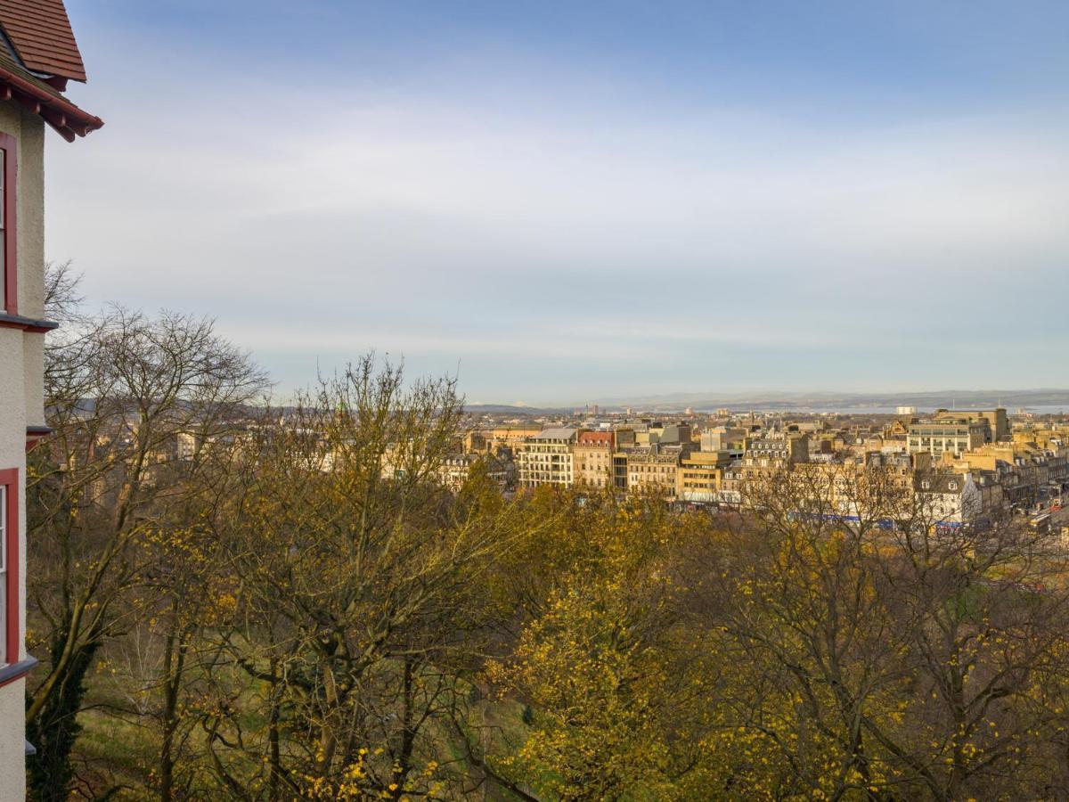 Pass The Keys Historic Ramsay Garden Apt With Balcony Views Edinburg Exteriör bild