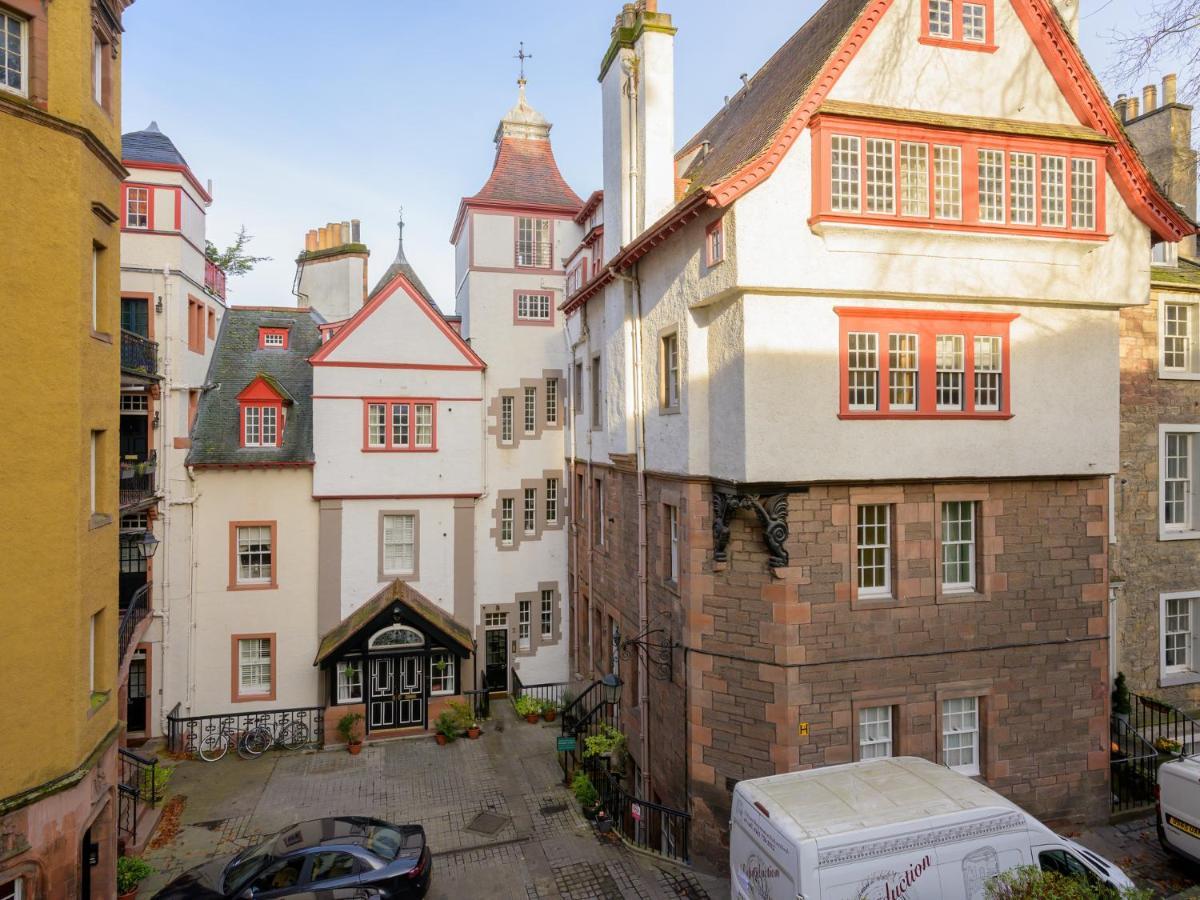 Pass The Keys Historic Ramsay Garden Apt With Balcony Views Edinburg Exteriör bild
