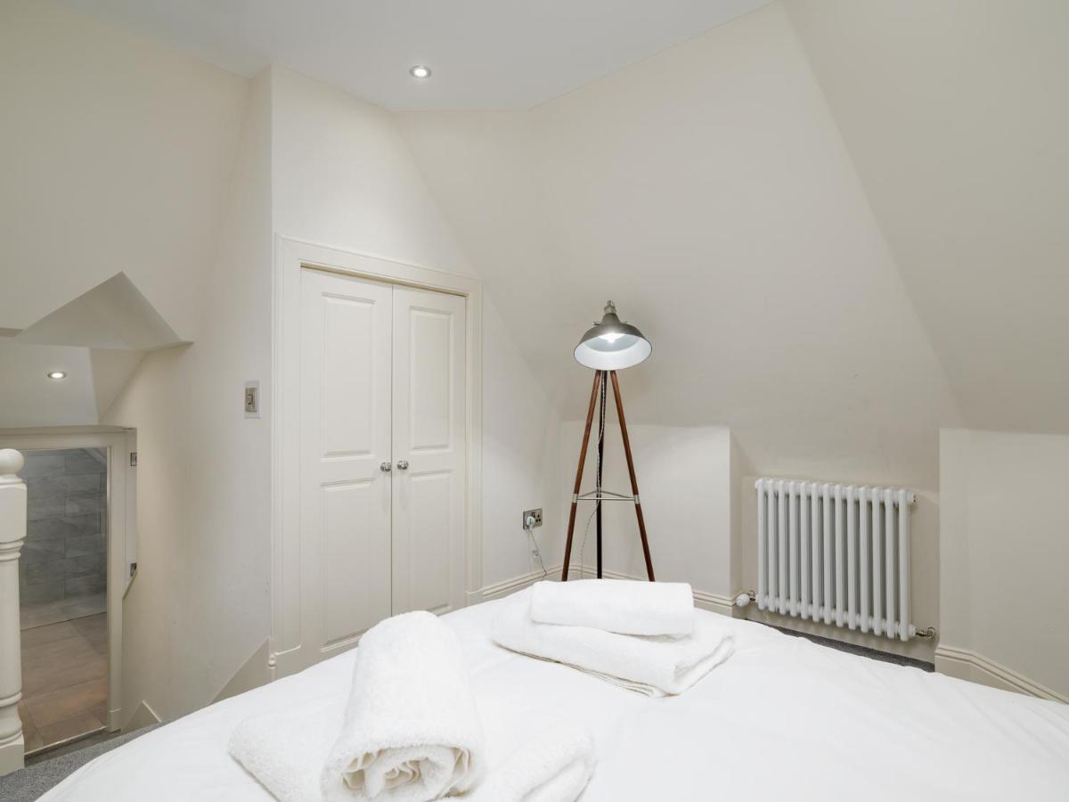 Pass The Keys Historic Ramsay Garden Apt With Balcony Views Edinburg Exteriör bild