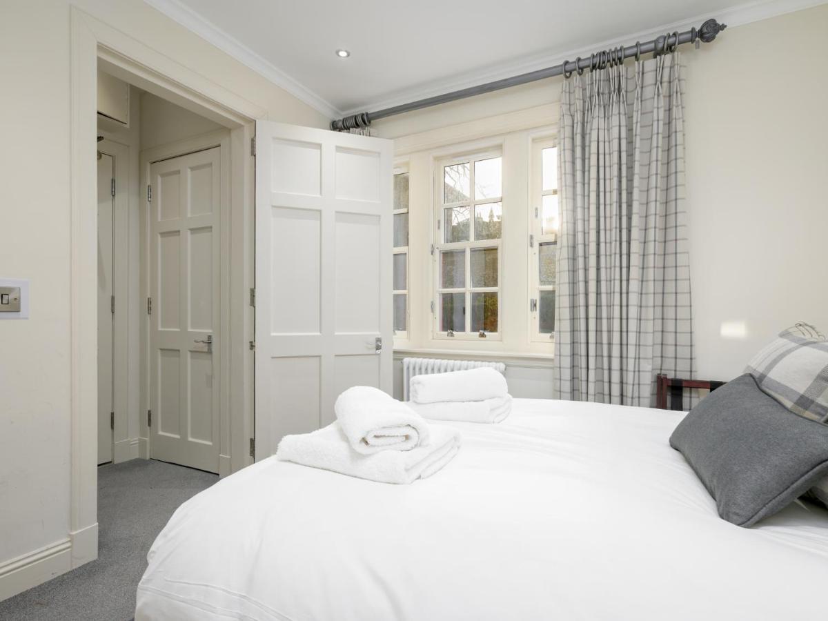 Pass The Keys Historic Ramsay Garden Apt With Balcony Views Edinburg Exteriör bild