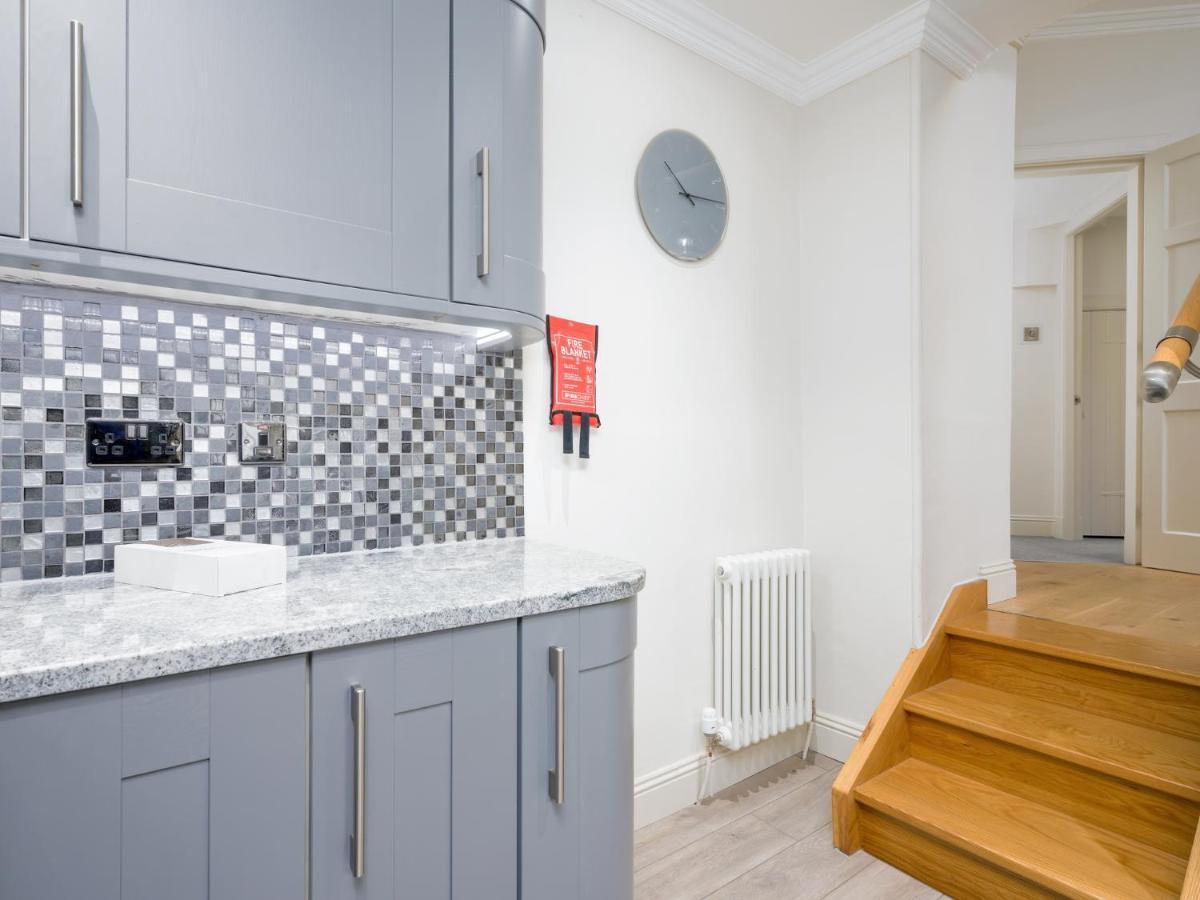 Pass The Keys Historic Ramsay Garden Apt With Balcony Views Edinburg Exteriör bild
